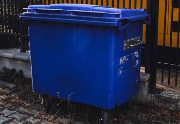What is a Commercial Trash Can Cleaning Service?